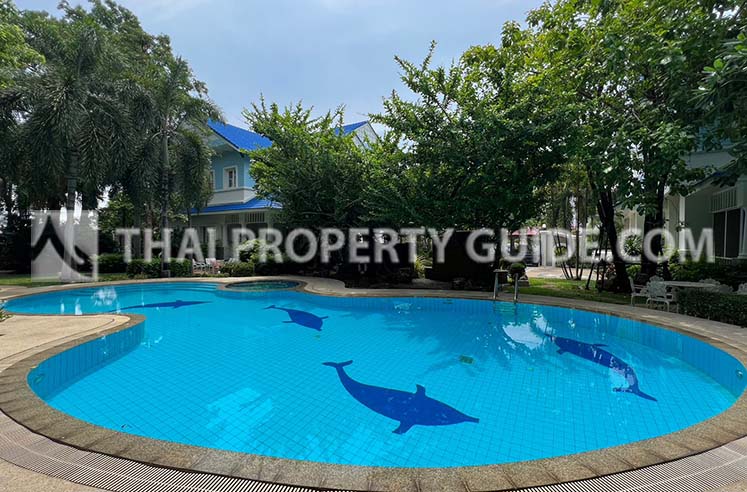 House with Shared Pool in Bangnatrad 